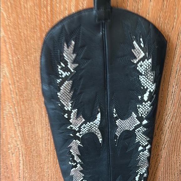 Gianni Bini Katyanna snake & black boots - Picture 6 of 14